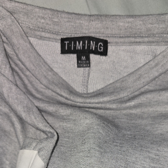 Timing: 90's like Top w/ Dress Shirt Sleeves, Long or roll up w/tie accent - Picture 9 of 10